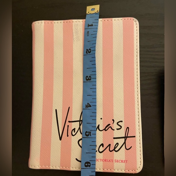 Victoria’s Secret Passport Holder and Luggage Tag Set - Picture 6 of 11